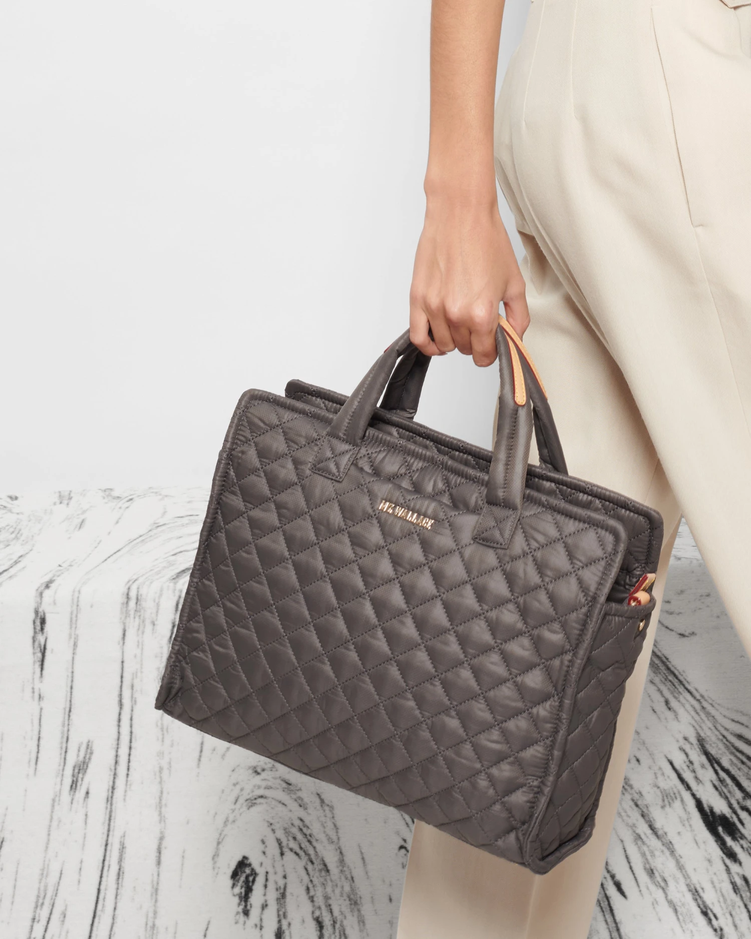 Magnet Medium Metro Box Tote 3 Magnet Medium Metro Box Tote - Image 3